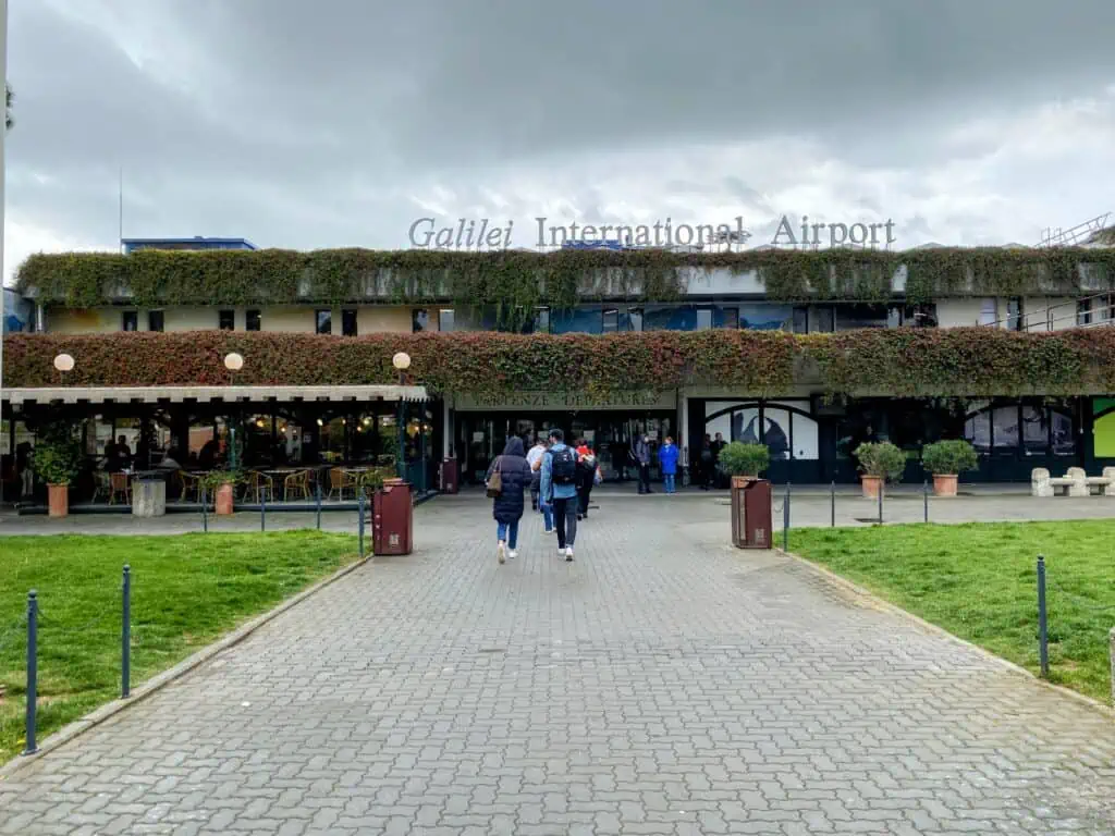 Front entrance of Pisa airport on a cloudy day.